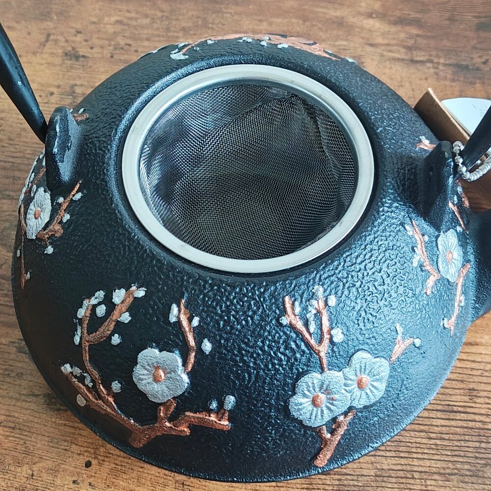 Japanese Cast Iron Floral Teapot - Picture 5 of 12